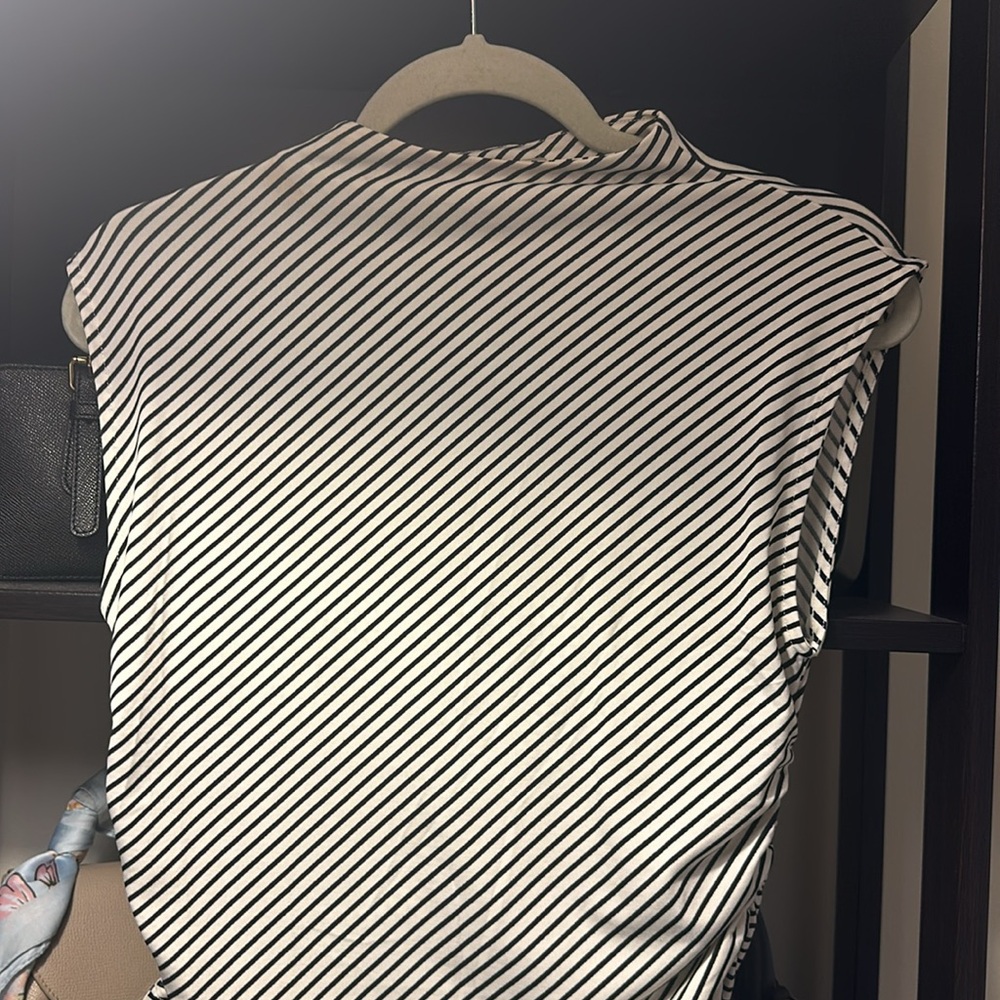 H&M Top - Picture 2 of 5